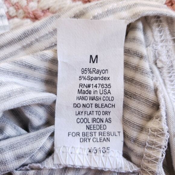 ROMEO + JULIET Couture striped ruffle one shoulder tee shirt top Size Medium NEW - Picture 3 of 5